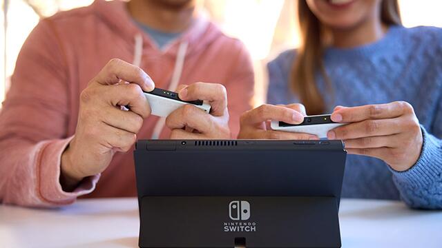 Nintendo-Switch-OLED-White-64GB_3